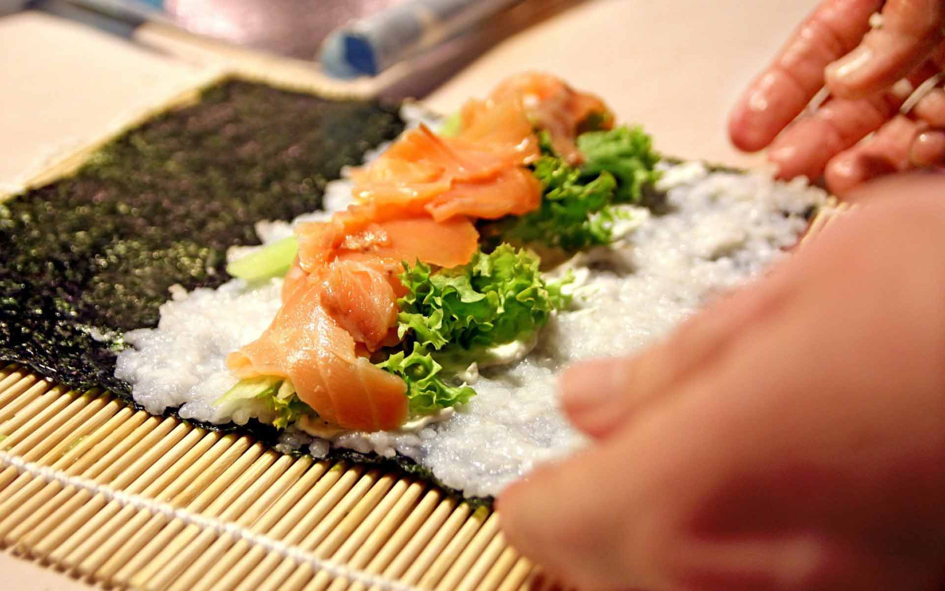 Sushi Maker Kit - Sushi Rolling Mats, Rice Paddle, Spreader, Sushi Sauce Dish, and Cutting Display Board - Image 5
